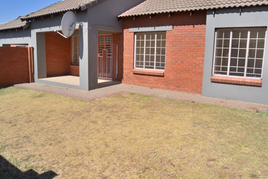 To Let 2 Bedroom Property for Rent in Monavoni Gauteng