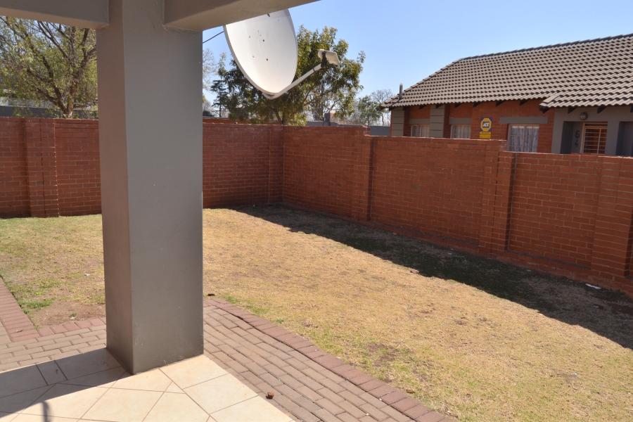 To Let 2 Bedroom Property for Rent in Monavoni Gauteng