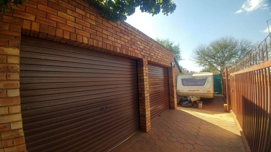 3 Bedroom Property for Sale in Dorandia Gauteng