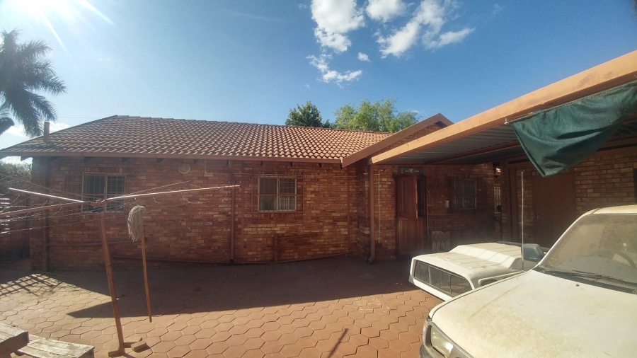 3 Bedroom Property for Sale in Dorandia Gauteng