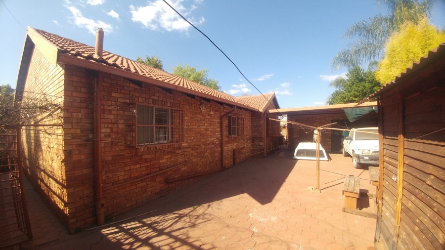 3 Bedroom Property for Sale in Dorandia Gauteng