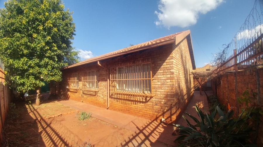 3 Bedroom Property for Sale in Dorandia Gauteng