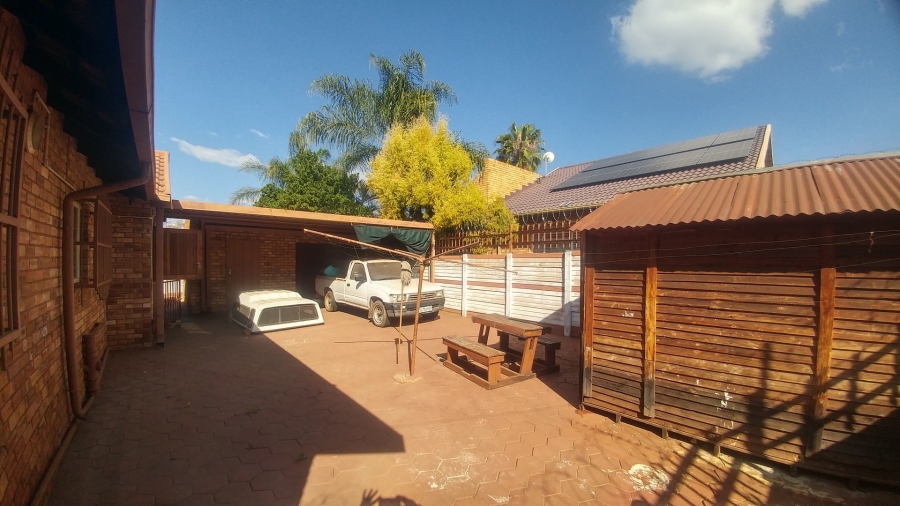 3 Bedroom Property for Sale in Dorandia Gauteng