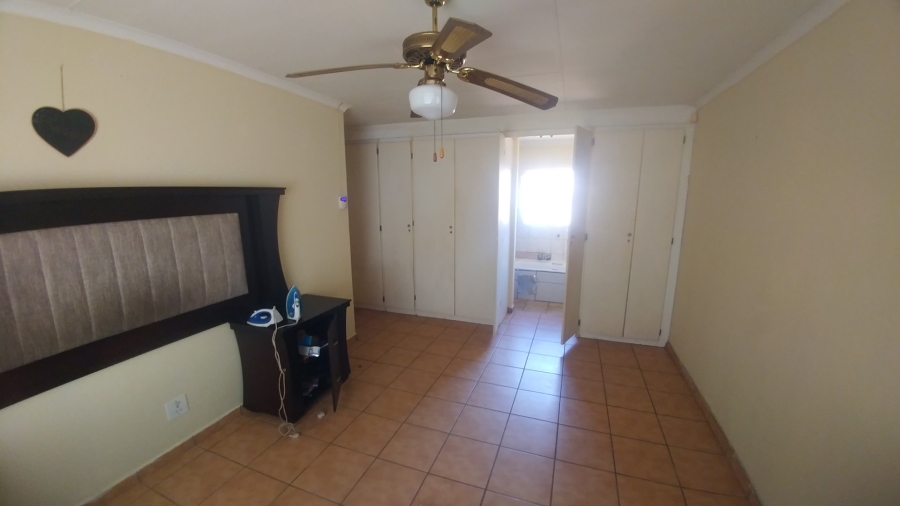 3 Bedroom Property for Sale in Dorandia Gauteng