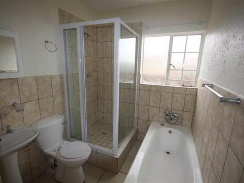 To Let 2 Bedroom Property for Rent in Kenleaf Gauteng