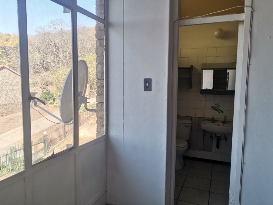 1 Bedroom Property for Sale in Gezina Gauteng