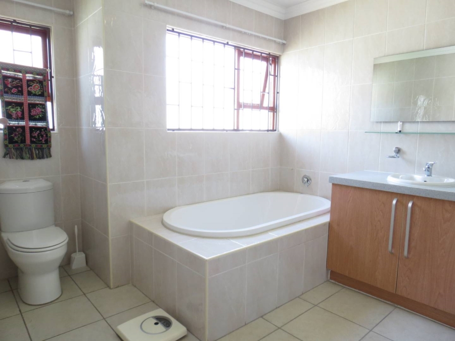 4 Bedroom Property for Sale in Greenstone Hill Gauteng