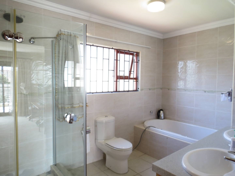 4 Bedroom Property for Sale in Greenstone Hill Gauteng