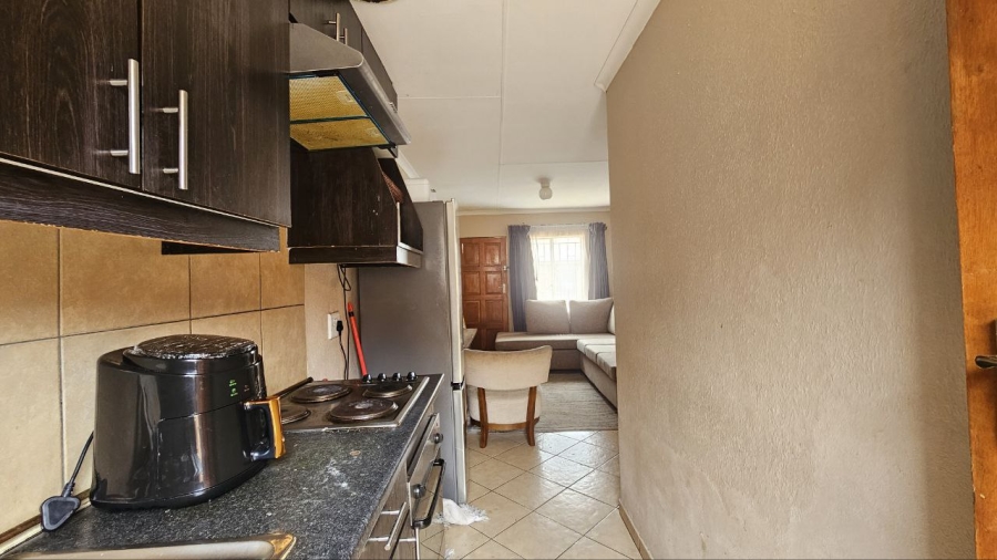 To Let 2 Bedroom Property for Rent in Olievenhoutbosch Gauteng