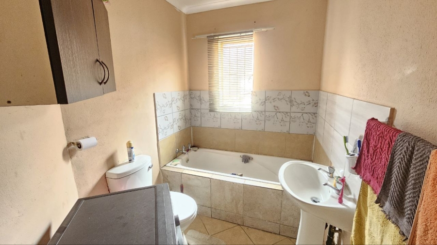 To Let 2 Bedroom Property for Rent in Olievenhoutbosch Gauteng