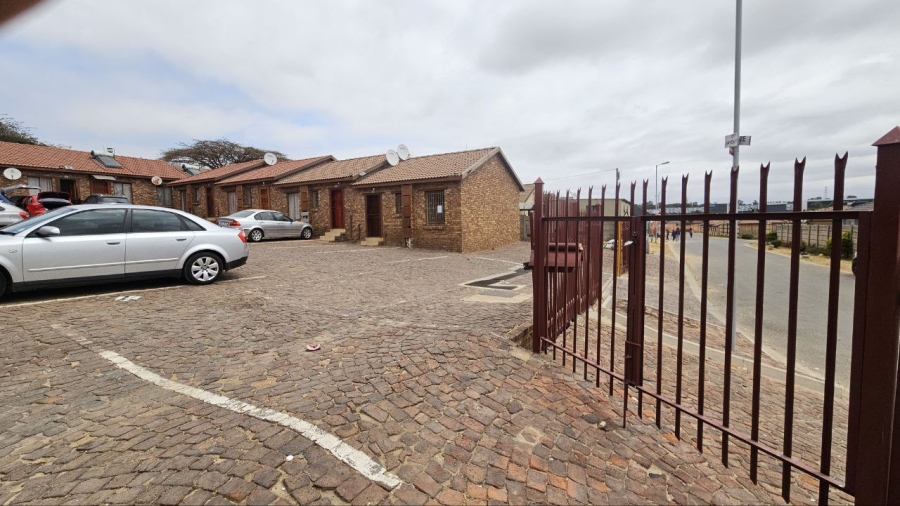 To Let 2 Bedroom Property for Rent in Olievenhoutbosch Gauteng