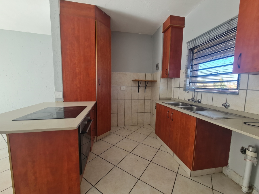 To Let 2 Bedroom Property for Rent in Croydon Gauteng