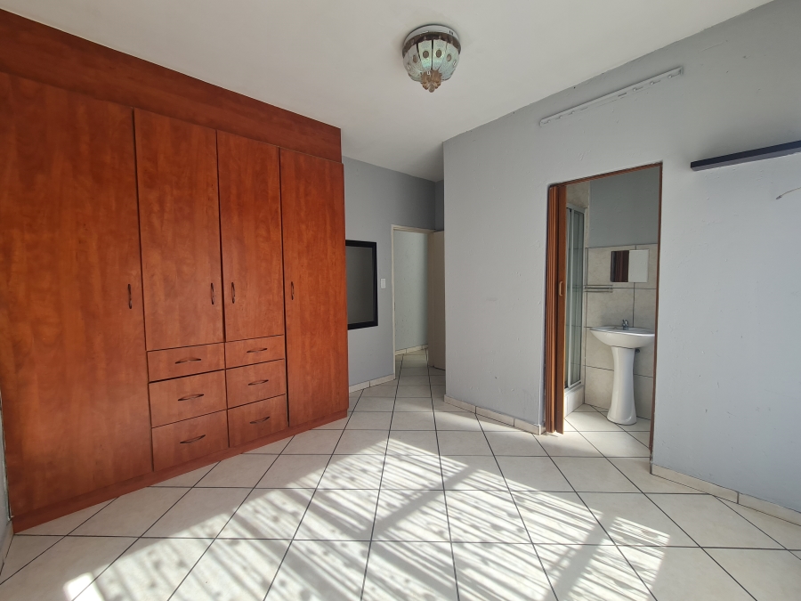 To Let 2 Bedroom Property for Rent in Croydon Gauteng