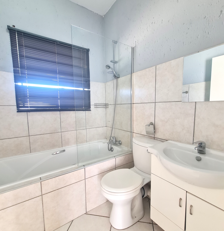 To Let 2 Bedroom Property for Rent in Croydon Gauteng