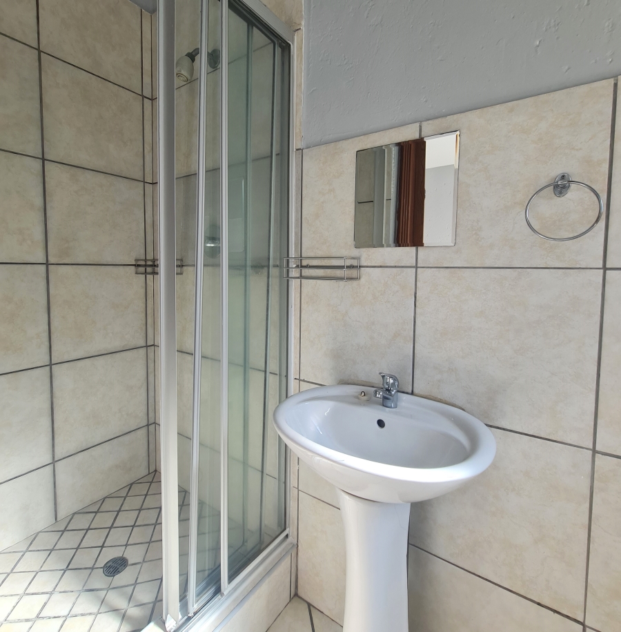 To Let 2 Bedroom Property for Rent in Croydon Gauteng