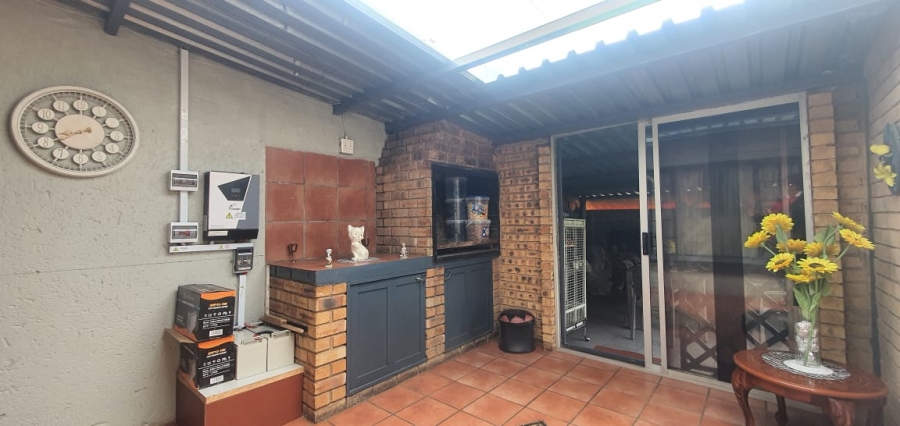 2 Bedroom Property for Sale in Elspark Gauteng