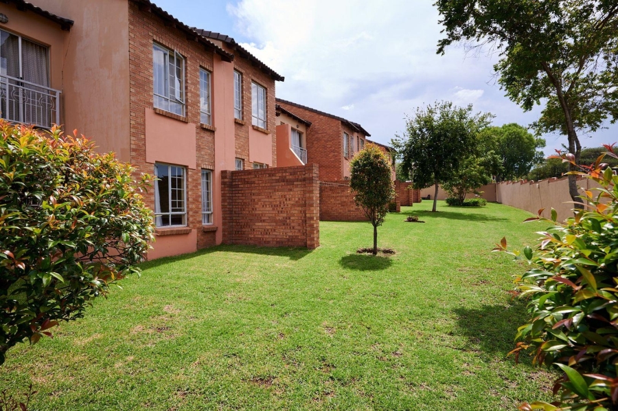 2 Bedroom Property for Sale in Noordwyk Gauteng