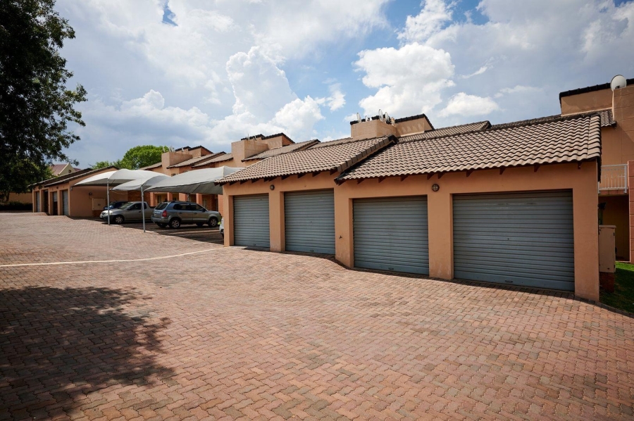 2 Bedroom Property for Sale in Noordwyk Gauteng