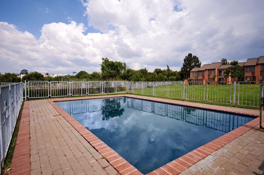 2 Bedroom Property for Sale in Noordwyk Gauteng