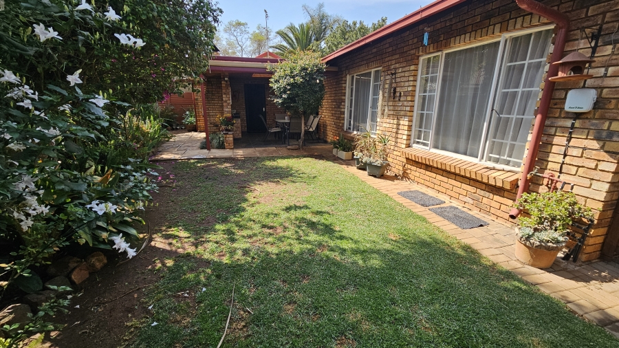 2 Bedroom Property for Sale in Pierre Van Ryneveld Gauteng