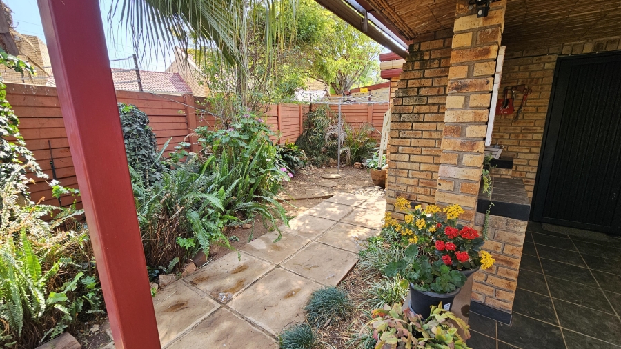 2 Bedroom Property for Sale in Pierre Van Ryneveld Gauteng