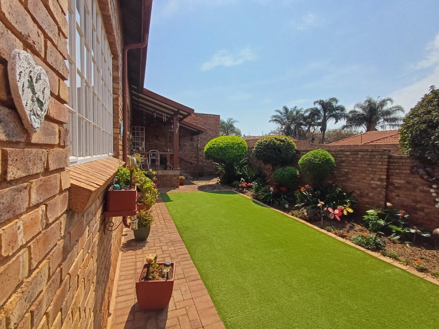 3 Bedroom Property for Sale in Noordheuwel Gauteng