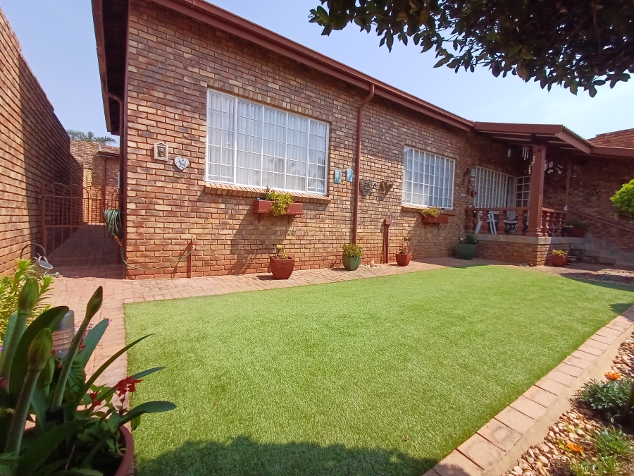 3 Bedroom Property for Sale in Noordheuwel Gauteng