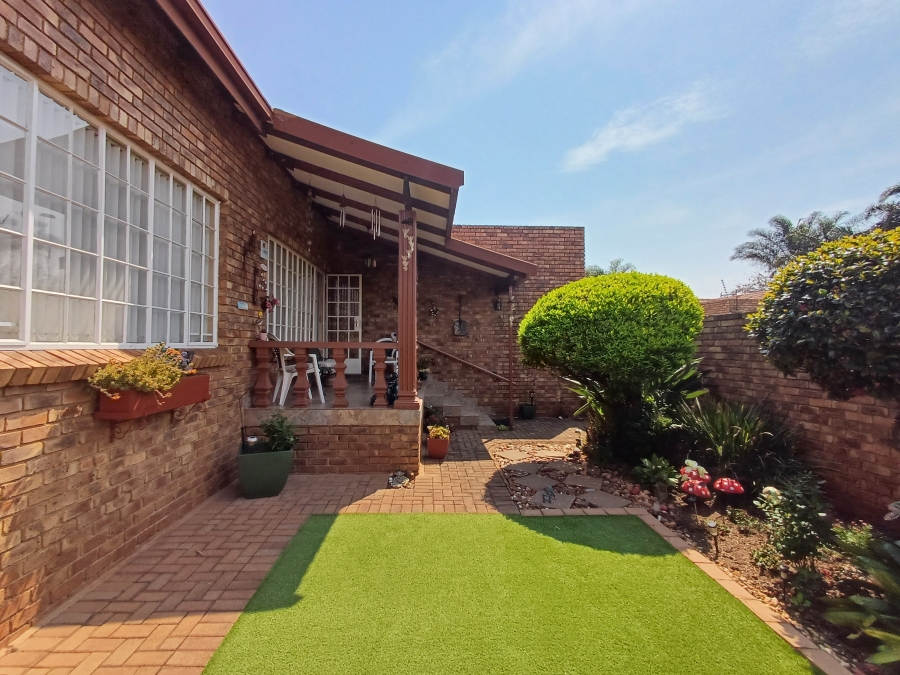 3 Bedroom Property for Sale in Noordheuwel Gauteng