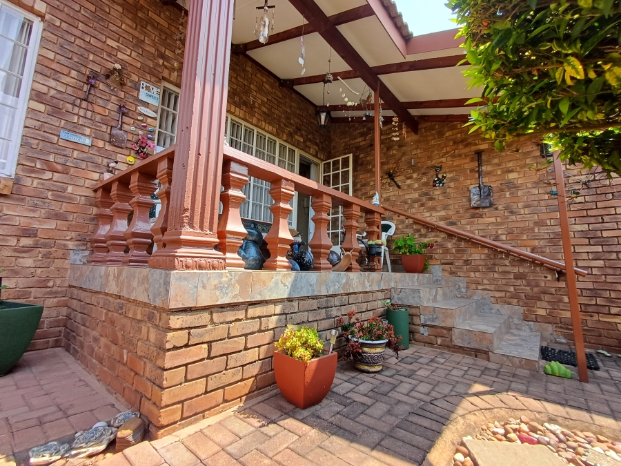 3 Bedroom Property for Sale in Noordheuwel Gauteng