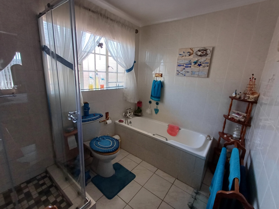 3 Bedroom Property for Sale in Noordheuwel Gauteng