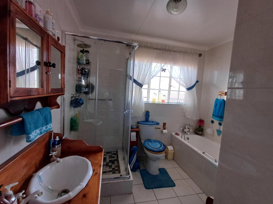 3 Bedroom Property for Sale in Noordheuwel Gauteng