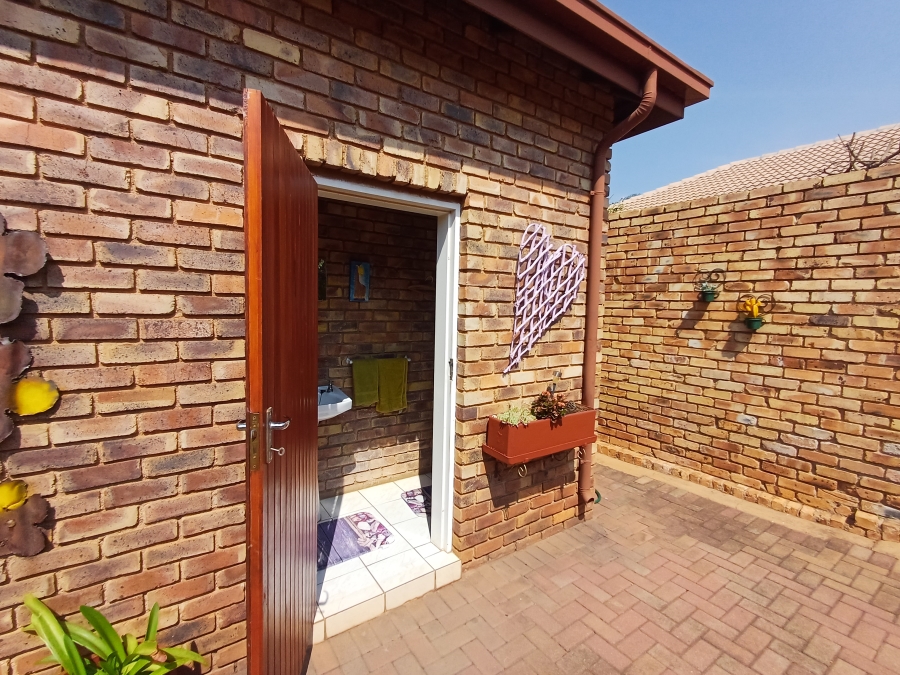 3 Bedroom Property for Sale in Noordheuwel Gauteng