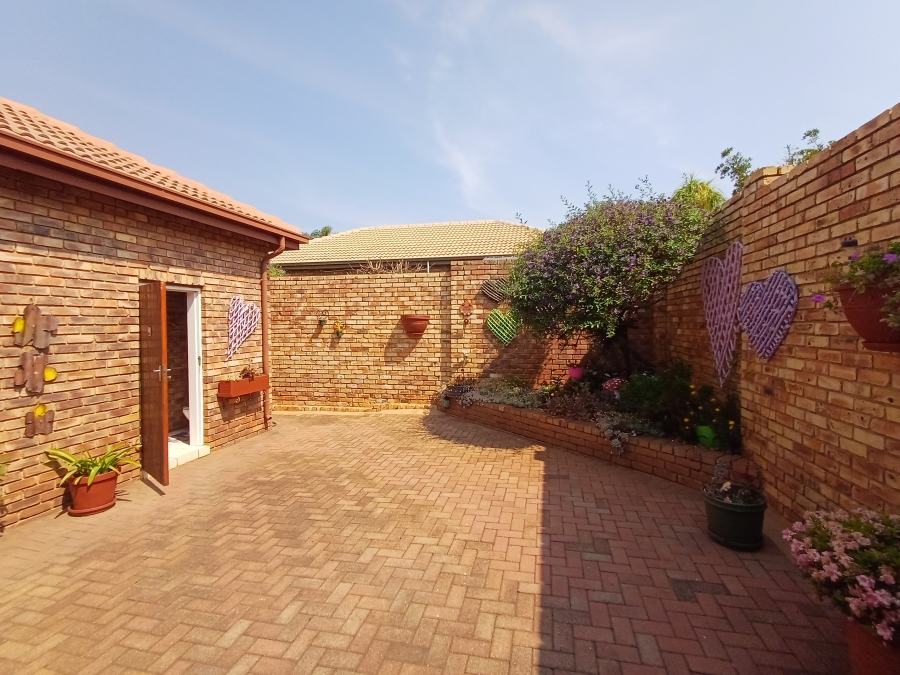 3 Bedroom Property for Sale in Noordheuwel Gauteng