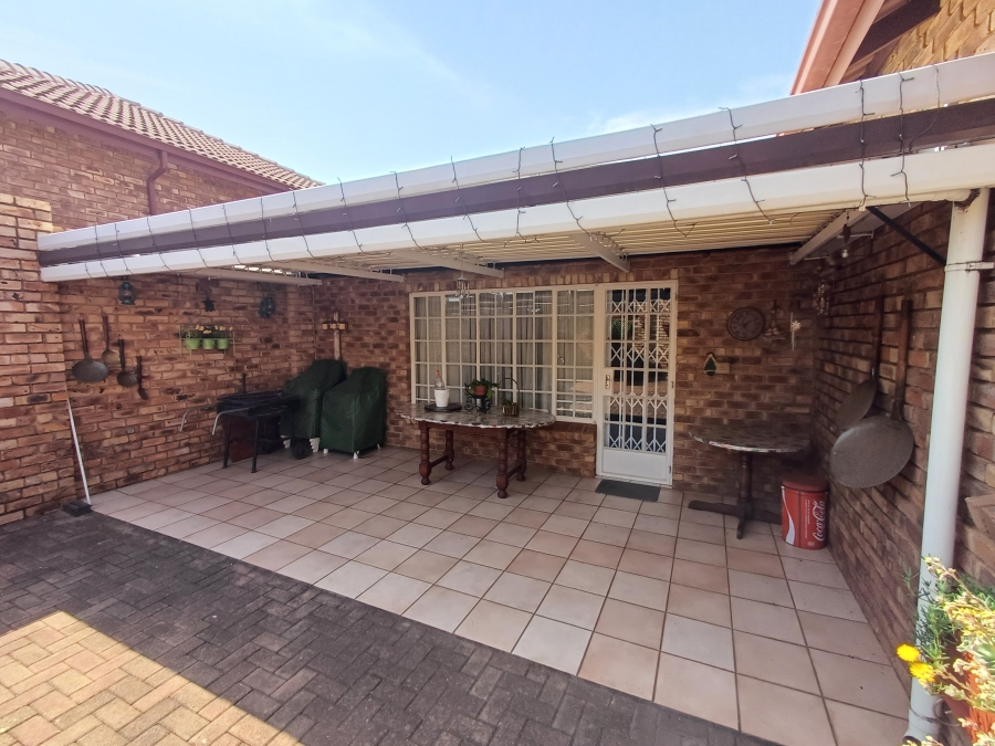 3 Bedroom Property for Sale in Noordheuwel Gauteng