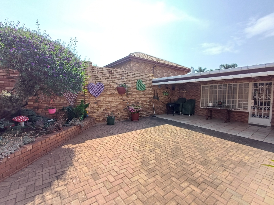 3 Bedroom Property for Sale in Noordheuwel Gauteng