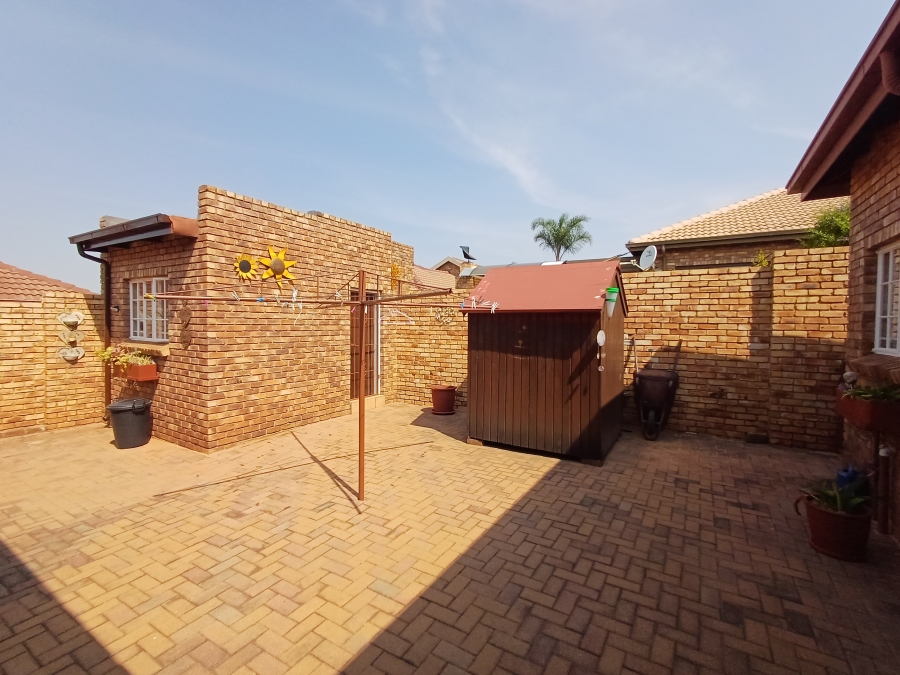 3 Bedroom Property for Sale in Noordheuwel Gauteng