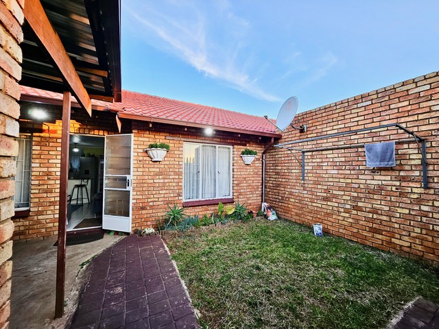 2 Bedroom Property for Sale in Birchleigh Gauteng