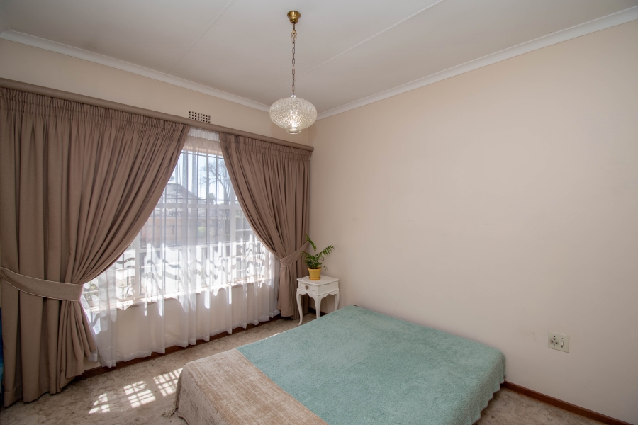 4 Bedroom Property for Sale in Helderkruin Gauteng