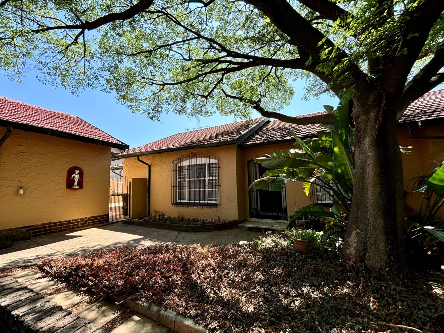 4 Bedroom Property for Sale in Helderkruin Gauteng