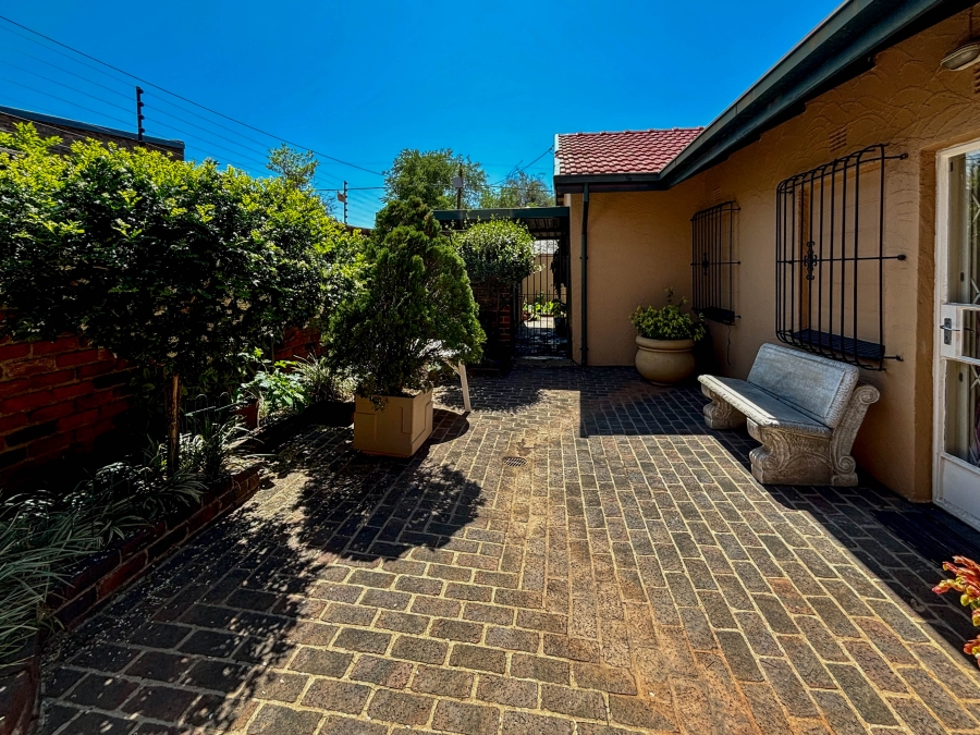 4 Bedroom Property for Sale in Helderkruin Gauteng