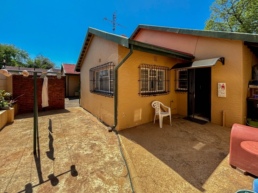 4 Bedroom Property for Sale in Helderkruin Gauteng