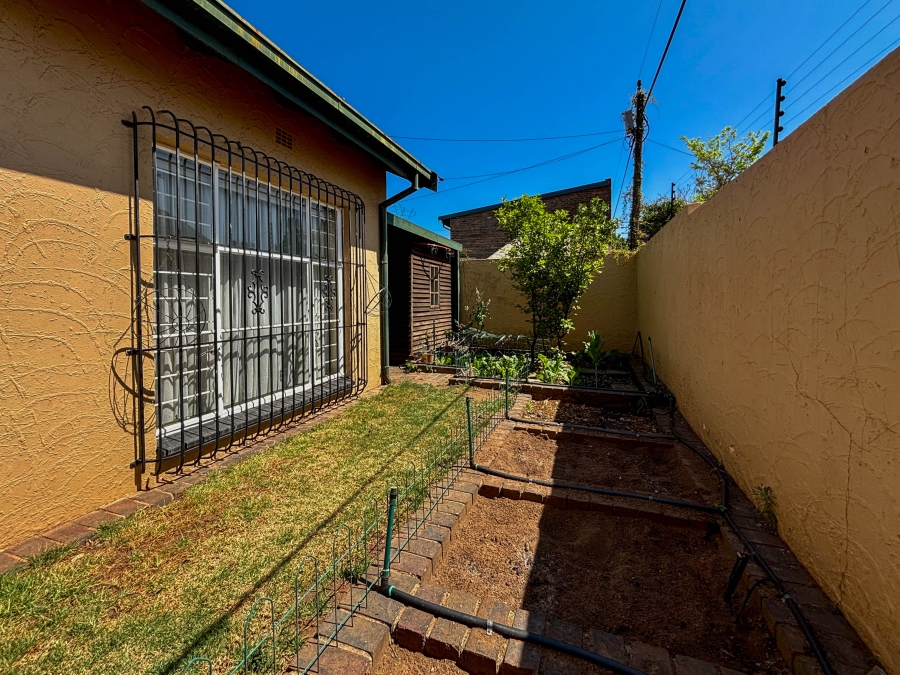 4 Bedroom Property for Sale in Helderkruin Gauteng