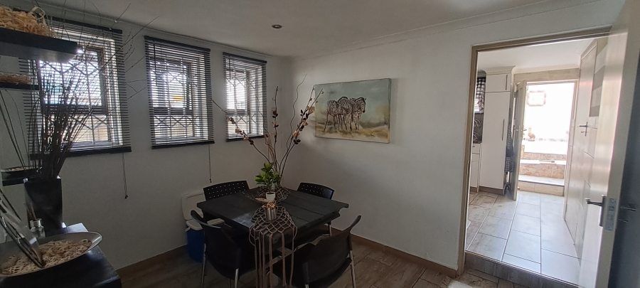 To Let 1 Bedroom Property for Rent in South Crest Gauteng