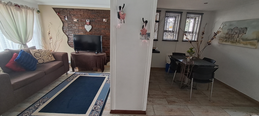 To Let 1 Bedroom Property for Rent in South Crest Gauteng