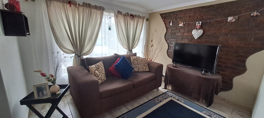 To Let 1 Bedroom Property for Rent in South Crest Gauteng