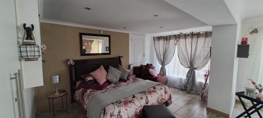 To Let 1 Bedroom Property for Rent in South Crest Gauteng