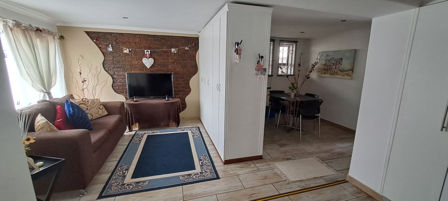 To Let 1 Bedroom Property for Rent in South Crest Gauteng