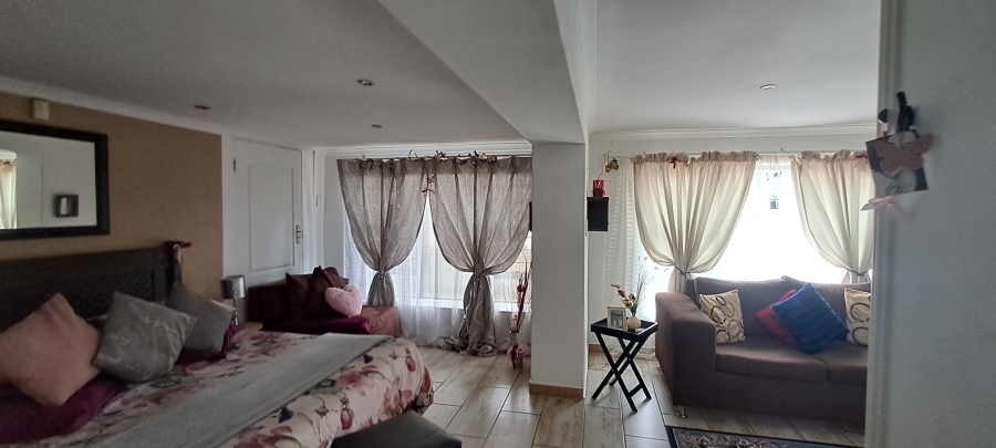 To Let 1 Bedroom Property for Rent in South Crest Gauteng