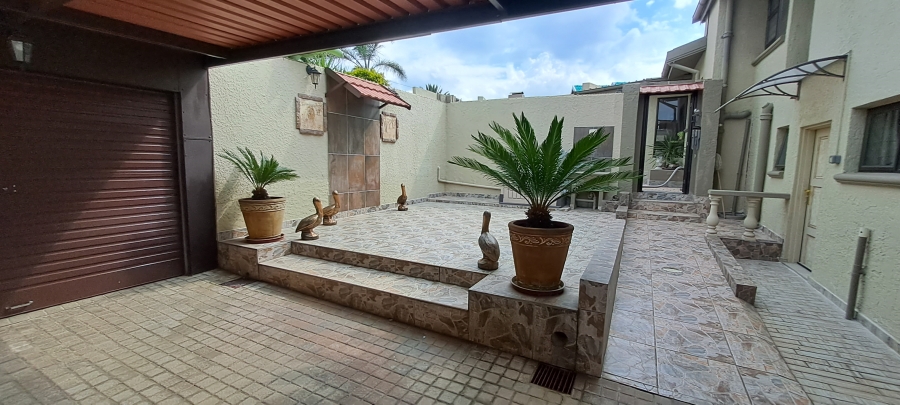 To Let 1 Bedroom Property for Rent in South Crest Gauteng