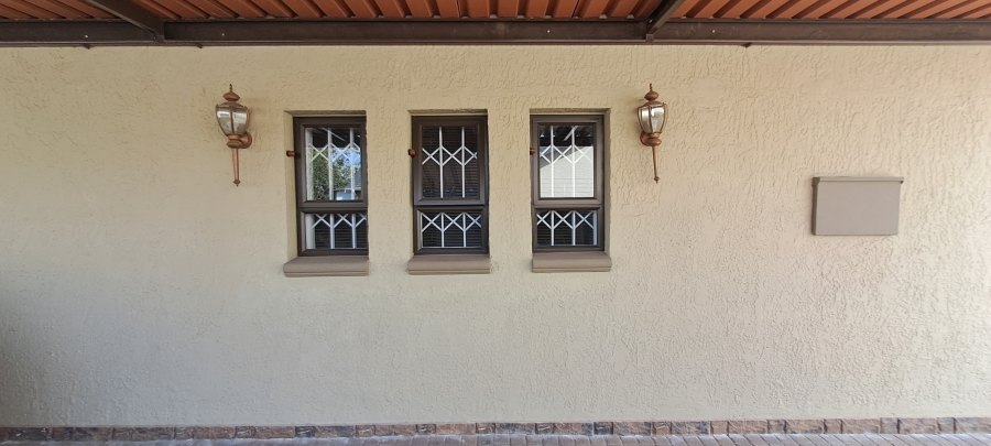 To Let 1 Bedroom Property for Rent in South Crest Gauteng